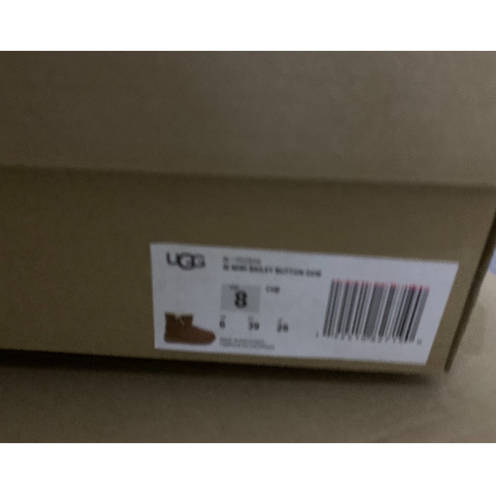 ⭐️SOLD⭐️ UGG Box - Picture 3 of 3